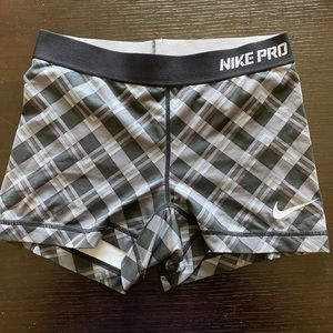 Women’s Nike Pro 3” shorts
